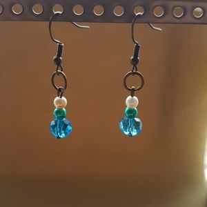 Antique Gold/ White/ Teal/ & Blue 💙 Earrings 💎